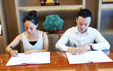 恭賀重慶渝北區(qū)邱美女士順利簽約翌芙萊！