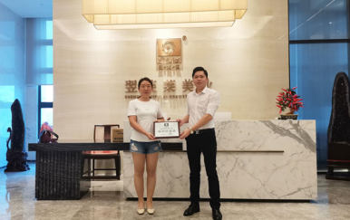 恭賀廣東湛江赤坎區(qū)王女士簽約翌芙萊加盟店！